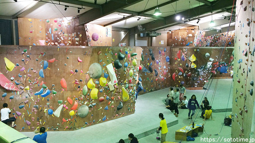 ClimbPark BaseCamp入間店を日本一詳しく紹介!国内最大のクライミングジムを豊富な写真で解説